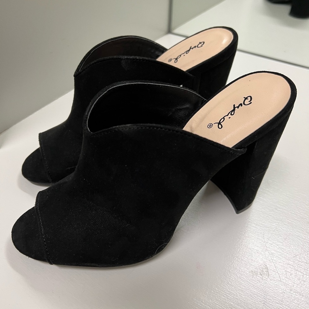 Qupid Black Chunky Heel Slides